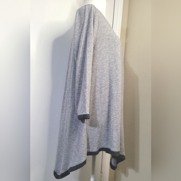 Chelsea & Theodore 3/4 Sleeve Shirt, Size Large Grey/ Black - Picture 2 of 7